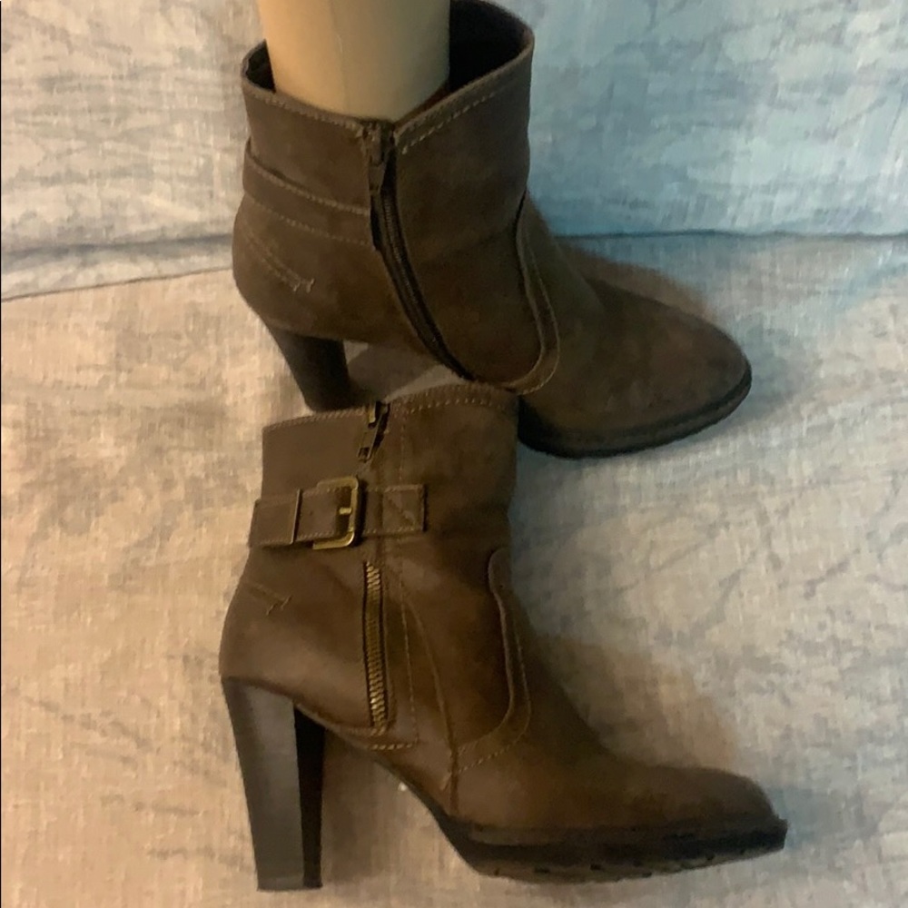 🎁Vegan Leather above ankle booties White Mountain - Picture 1 of 6